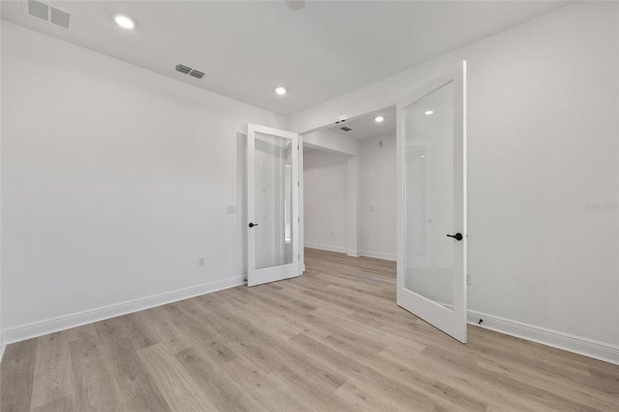Spacious, unfurnished interior of a new home in , Ocala (Image 37).