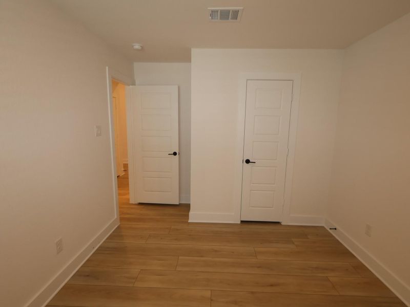 Spacious, unfurnished interior of a new home in Lago Mar, Santa Fe (Image 28).