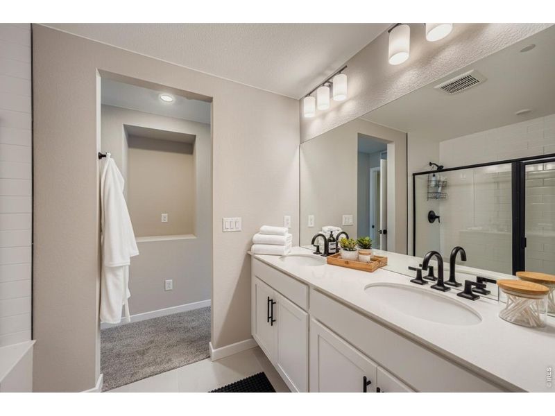 Furnished interior view inside a new home in Mountain Brook, Longmont (Image 14).