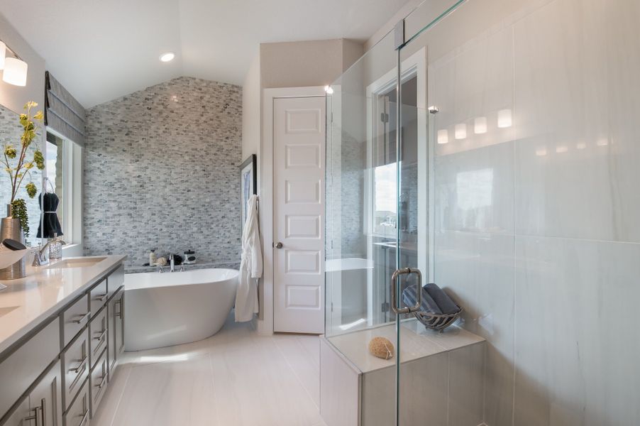 Furnished interior view inside a new home in Foxbrook, Boerne (Image 10).