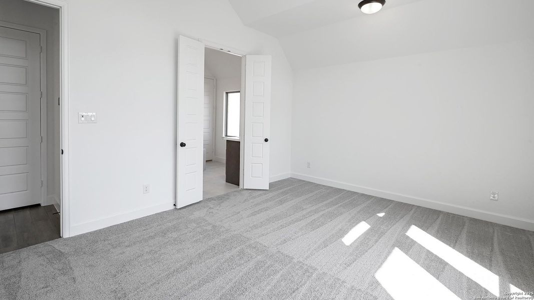 Spacious, unfurnished interior of a new home in Homestead 65', Schertz (Image 16).