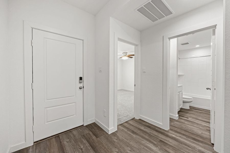 Spacious, unfurnished interior of a new home in , Rosharon (Image 20).