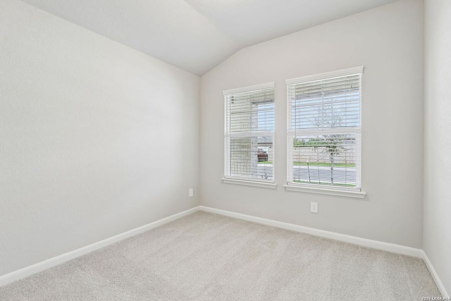 Spacious, unfurnished interior of a new home in Thomas Pond, San Antonio (Image 43).