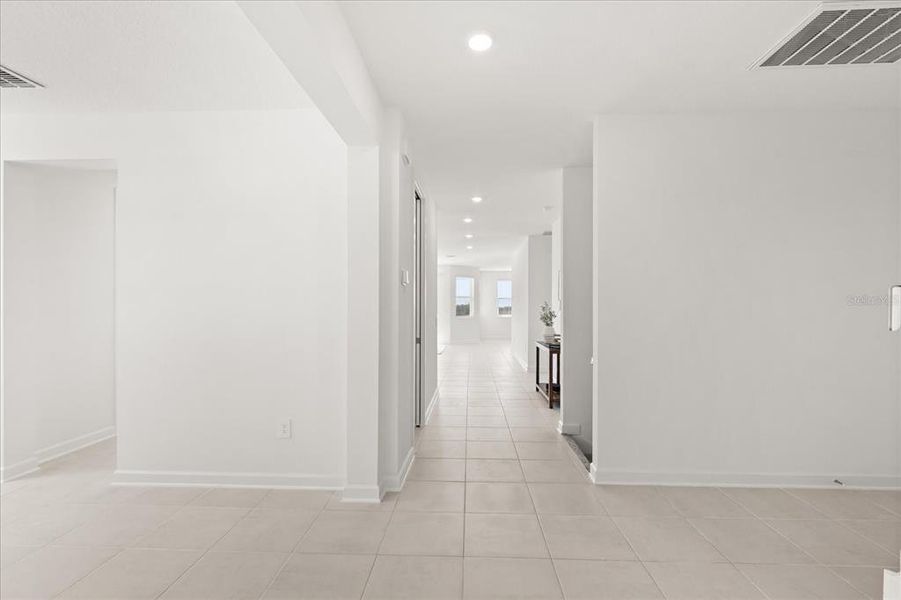 Spacious, unfurnished interior of a new home in Dora Parc, Mount Dora (Image 22).