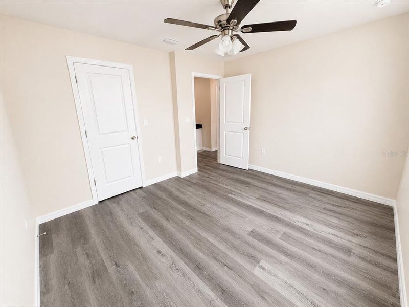 Spacious, unfurnished interior of a new home in , Tampa (Image 26).