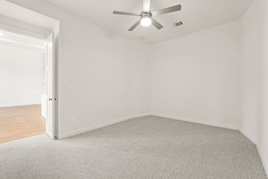 Spacious, unfurnished interior of a new home in Grange, Katy (Image 19).