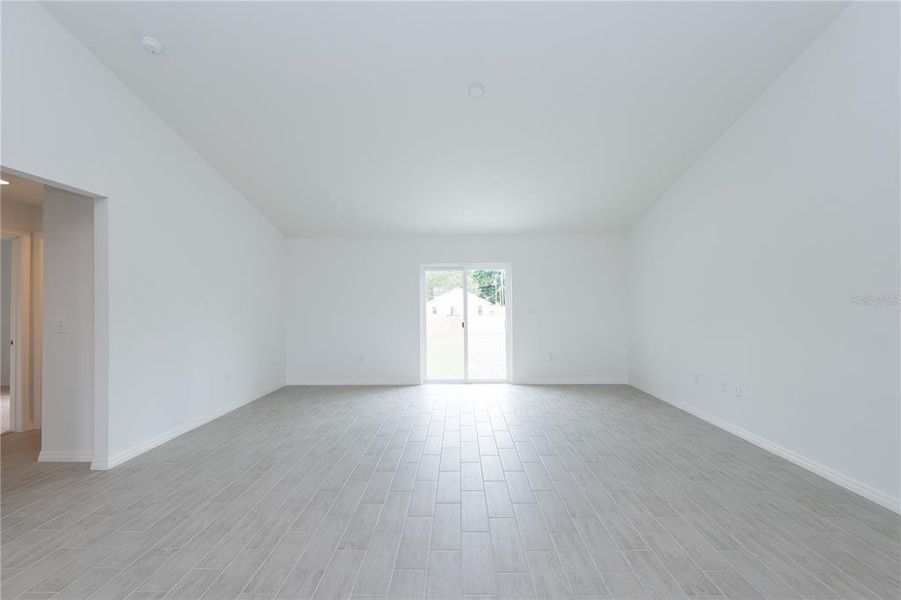 Spacious, unfurnished interior of a new home in , Frostproof (Image 15).