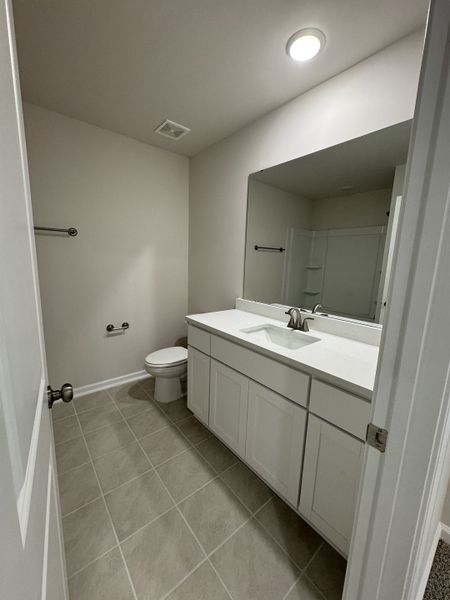 Representative furnished interior of a home built from the Henderson Plan by Veranda Homes in Beechwood Pond, Woodruff (Image 25).