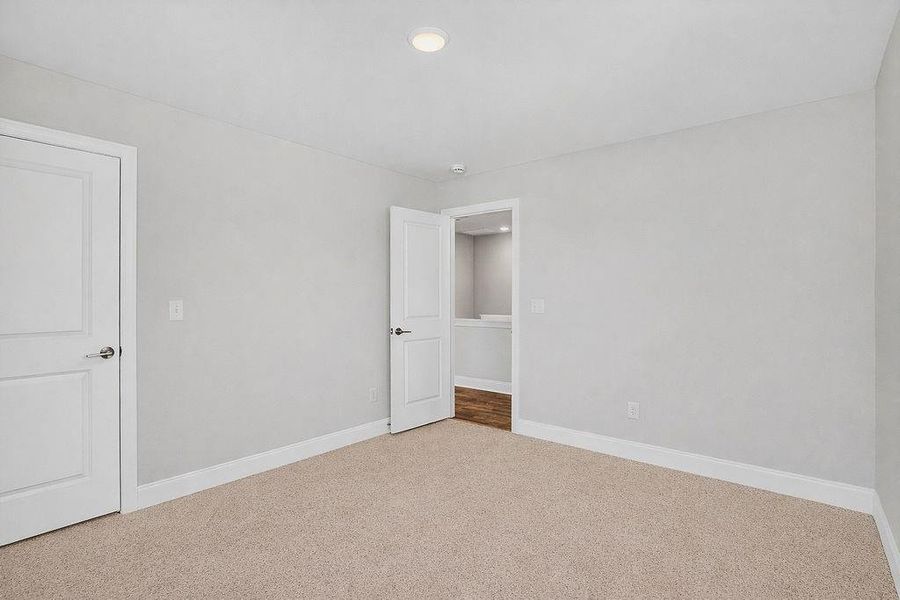 Spacious, unfurnished interior of a new home in , Homer (Image 36).