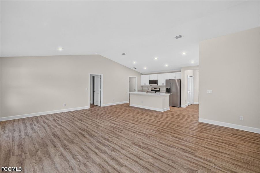Spacious, unfurnished interior of a new home in Cape Coral, Cape Coral (Image 20).