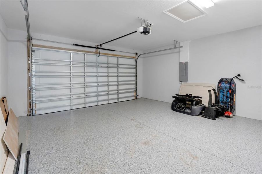 Spacious, unfurnished interior of a new home in , Cape Coral (Image 16).