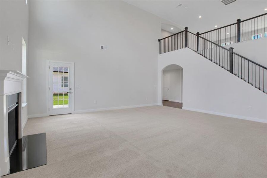 Spacious, unfurnished interior of a new home in Edinburgh, Locust Grove (Image 24).