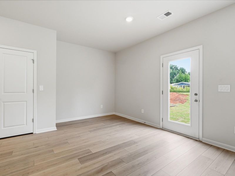 Spacious, unfurnished interior of a new home in Pleasant Brook, Greenville (Image 10).