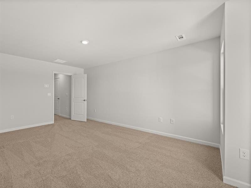 Spacious, unfurnished interior of a new home in Rolling Meadows, Jasper (Image 11).