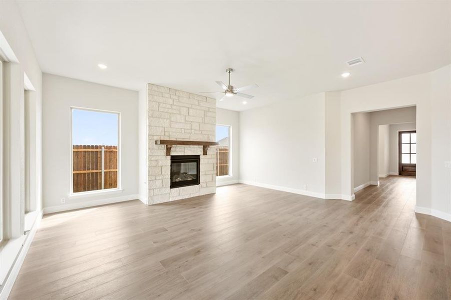 Spacious, unfurnished interior of a new home in Addison Hills, Cedar Hill (Image 33).