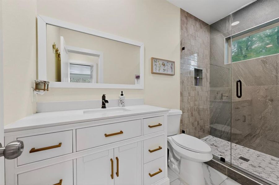 Furnished interior view inside a new home in , Mabank (Image 31).