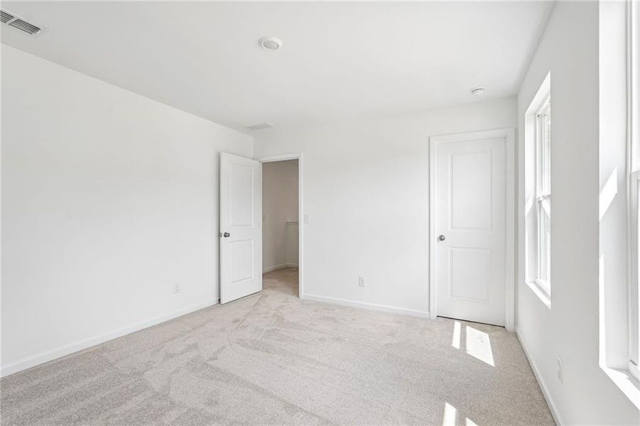 Spacious, unfurnished interior of a new home in Heritage River, Euharlee (Image 36). Spacious, unfurnished interior of a new home in Heritage River, Euharlee (Image 36).