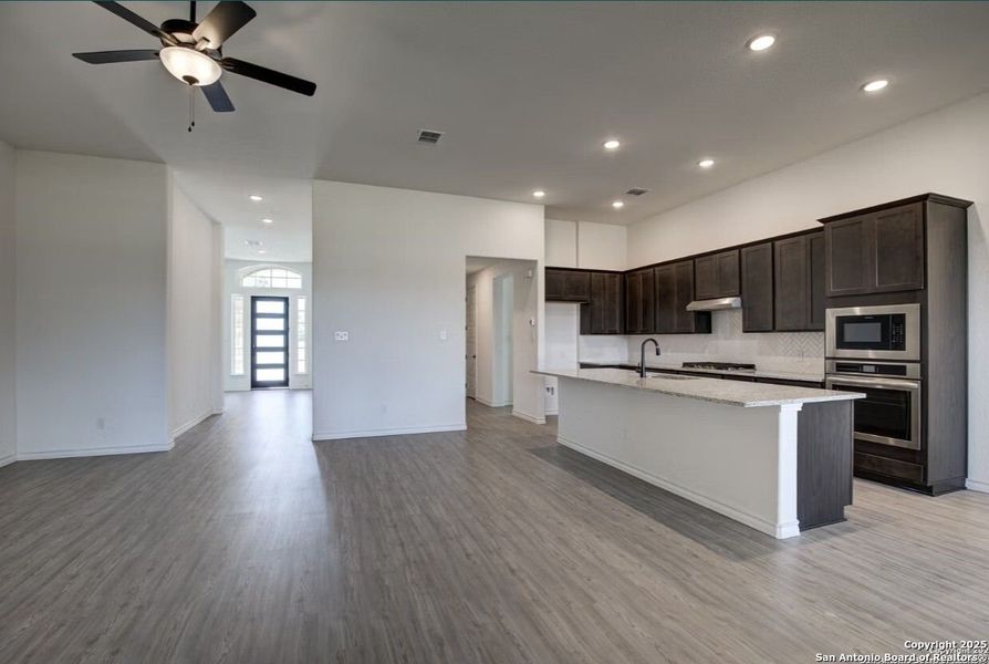 Spacious, unfurnished interior of a new home in The Reserve at Potranco Oaks, Castroville (Image 49).