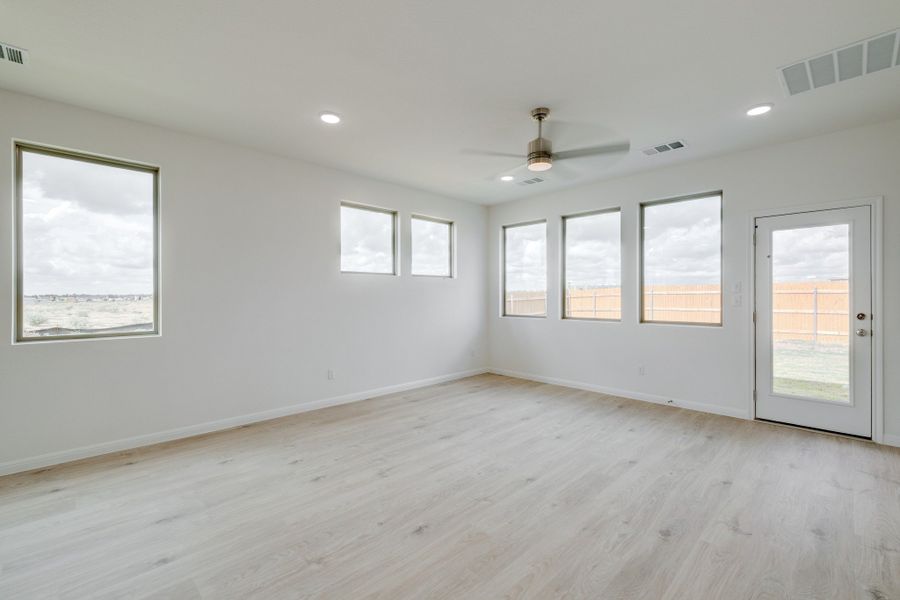 Spacious, unfurnished interior of a new home in Trinity Ranch, Elgin (Image 16). Spacious, unfurnished interior of a new home in Trinity Ranch, Elgin (Image 16).
