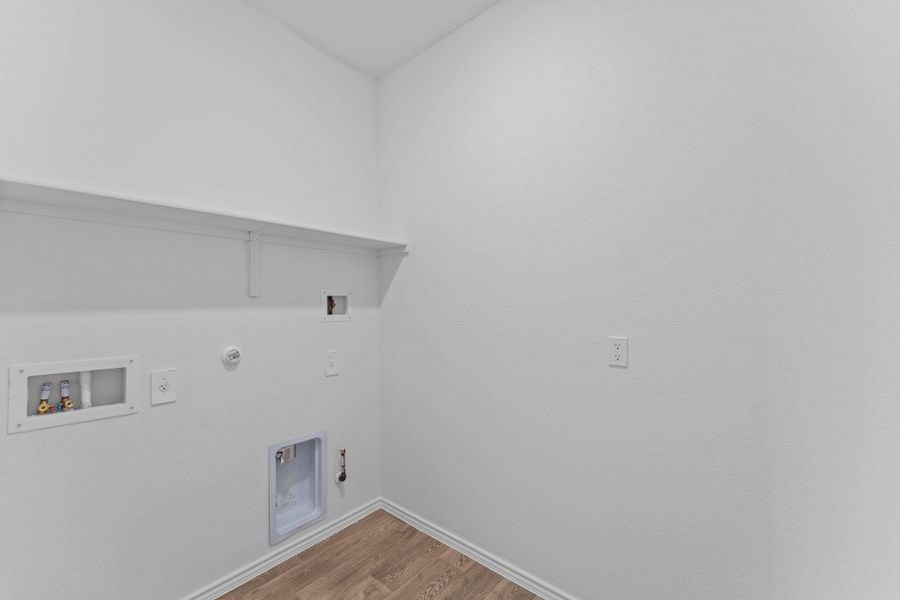 Spacious, unfurnished interior of a new home in Durango, Mustang Ridge (Image 12).
