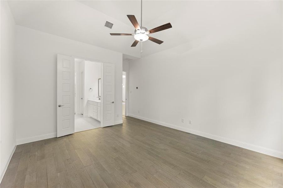 Spacious, unfurnished interior of a new home in Villas at Long Branch, Rowlett (Image 19). Spacious, unfurnished interior of a new home in Villas at Long Branch, Rowlett (Image 19).