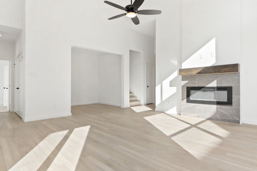 Spacious, unfurnished interior of a new home in Cottonwood Creek, Rowlett (Image 17).