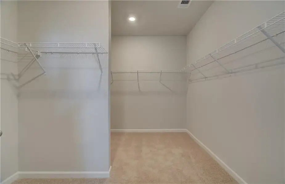Spacious, unfurnished interior of a new home in Grandview at Millers Mill, Stockbridge (Image 25).