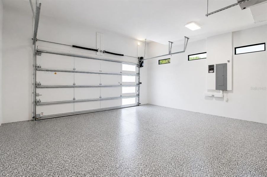 Spacious, unfurnished interior of a new home in , Sarasota (Image 23).