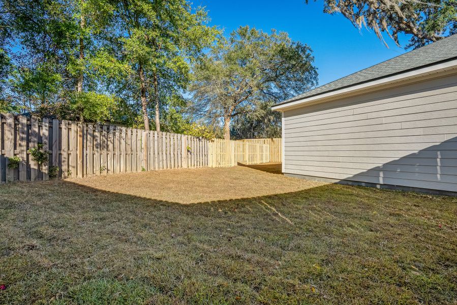 Exterior details and patio area of a home in Live Oak Cottages, Freeport (Image 27).