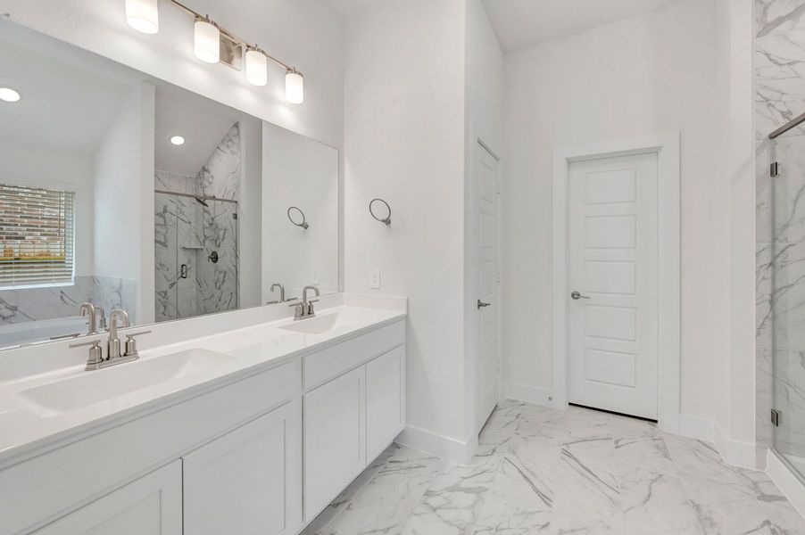Owner's Bathroom Owner's Bathroom