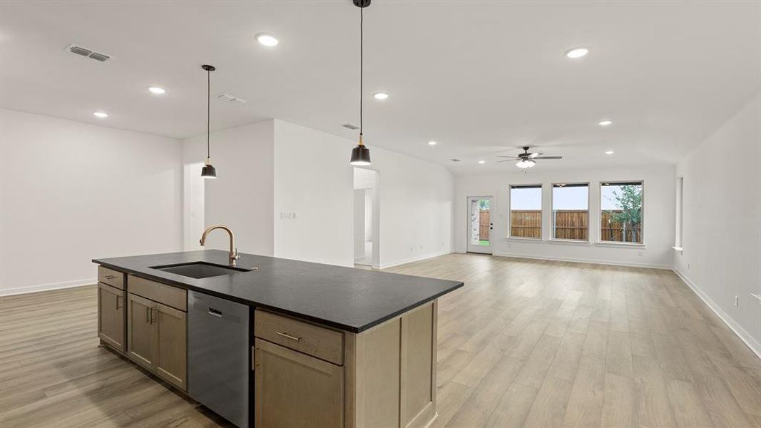 12. 1331 Burgess - Kitchen (4) 12. 1331 Burgess - Kitchen (4)