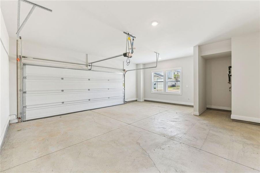 Spacious, unfurnished interior of a new home in Martin Springs - Highland Series, Lawrenceville (Image 42).