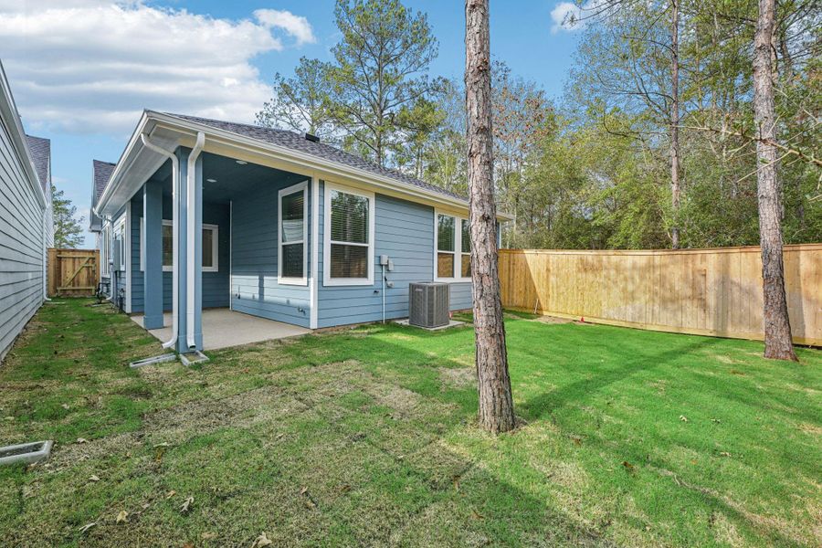 Exterior details and patio area of a home in Kresston 50's, Montgomery (Image 3).