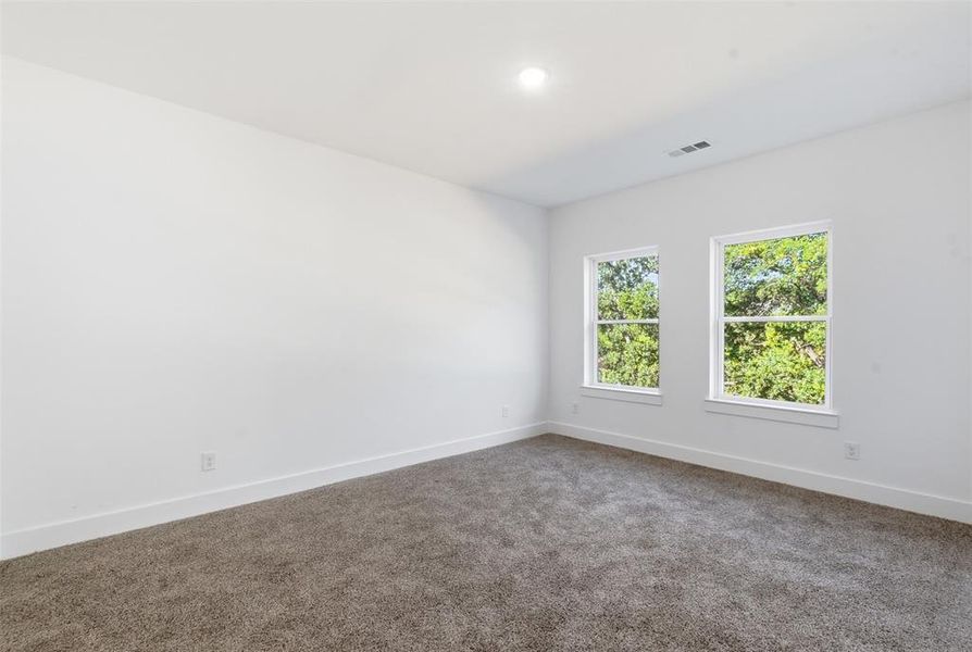 Spacious, unfurnished interior of a new home in , Grand Prairie (Image 14).