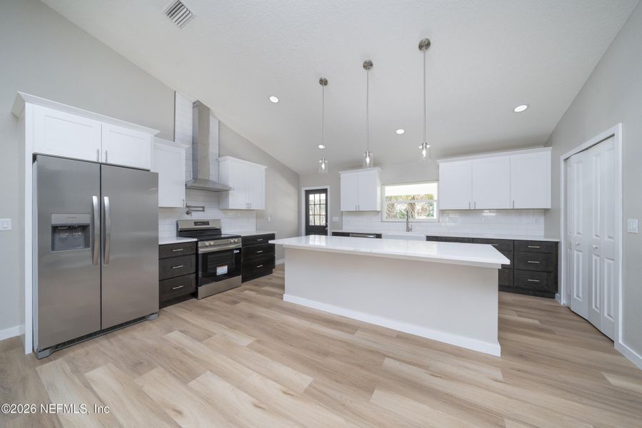 Furnished interior view inside a new home in , Palatka (Image 6).