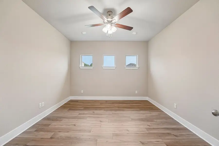 Spacious, unfurnished interior of a new home in Three Creeks, Belton (Image 12).
