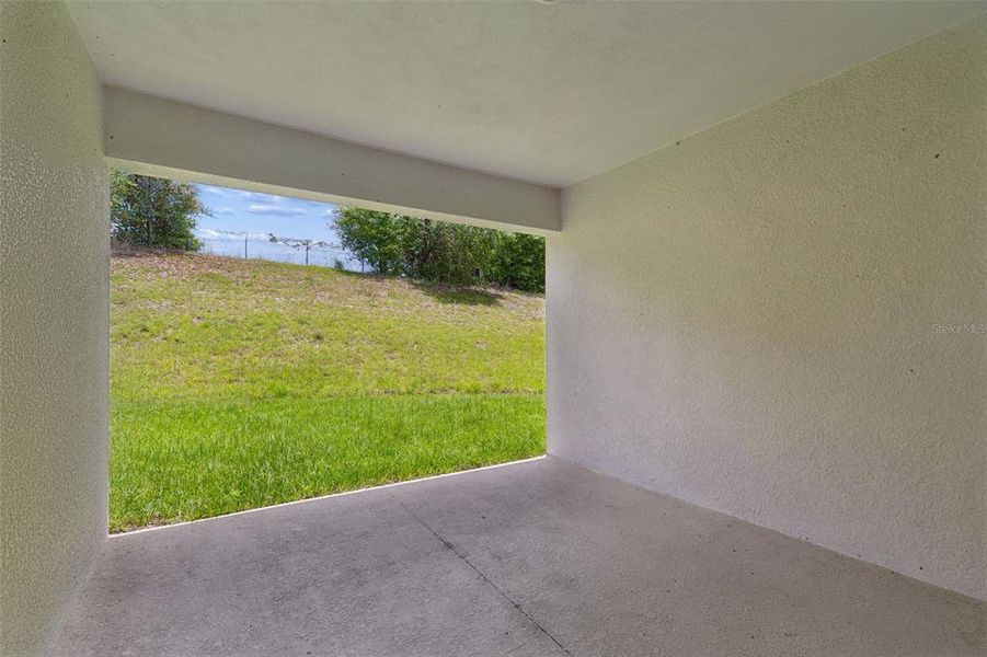 Exterior details and patio area of a home in Abbey Glen, Dade City (Image 33).