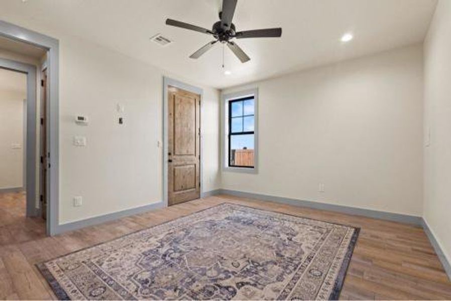 Spacious, unfurnished interior of a new home in , Sherman (Image 9).