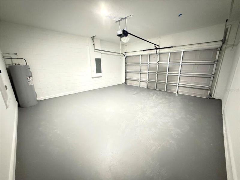 Spacious, unfurnished interior of a new home in , Ocala (Image 14).