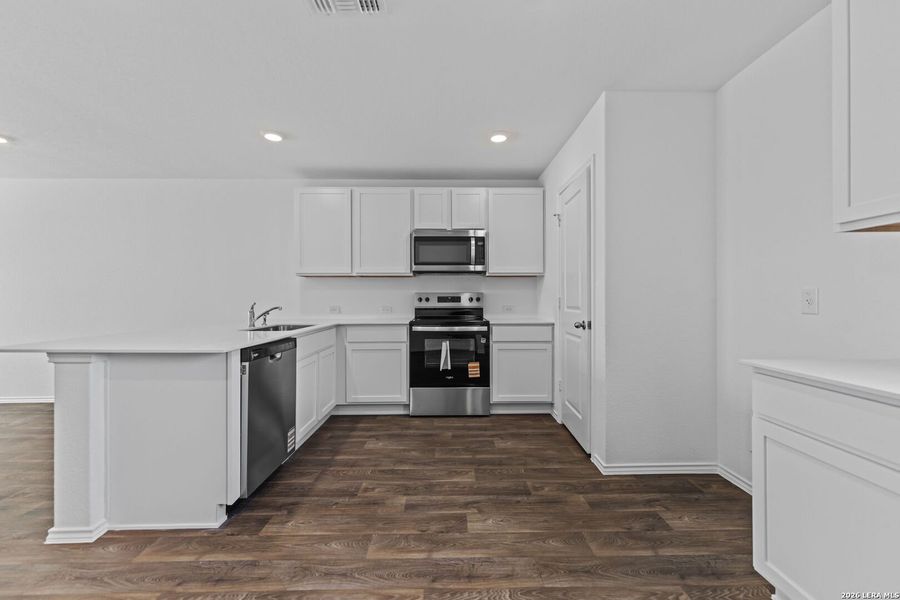 Furnished interior view inside a new home in Sonora, San Antonio (Image 9).