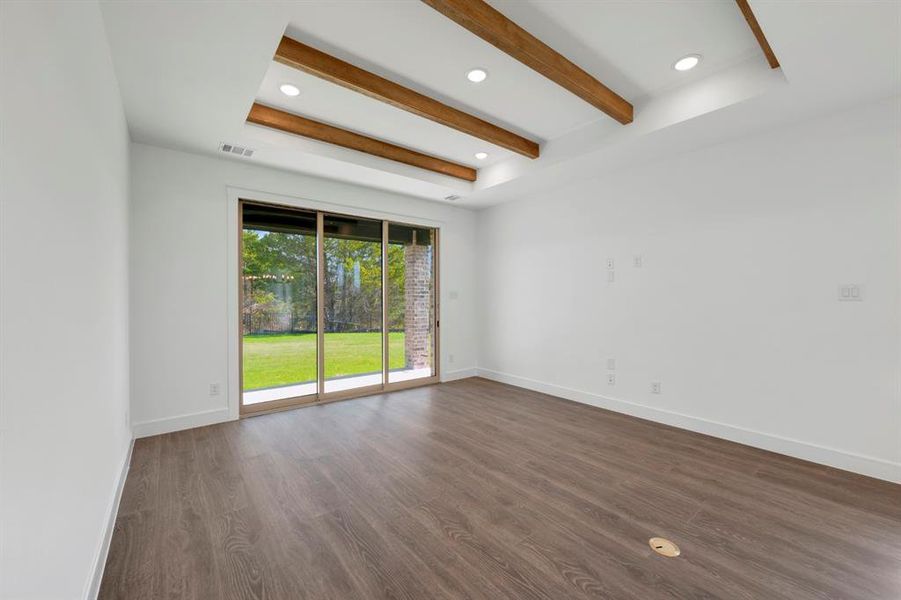 Spacious, unfurnished interior of a new home in Heath Golf & Yacht Villas, Heath (Image 18).