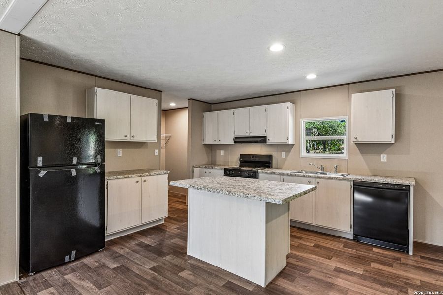 Furnished interior view inside a new home in , Hondo (Image 12).