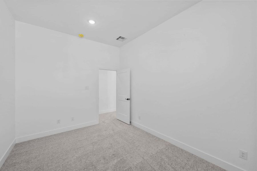 Spacious, unfurnished interior of a new home in Meridiana, Manvel (Image 27).