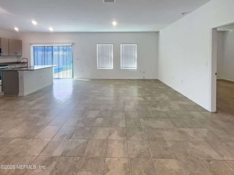 Spacious, unfurnished interior of a new home in Coopers Meadow, Jacksonville (Image 13).