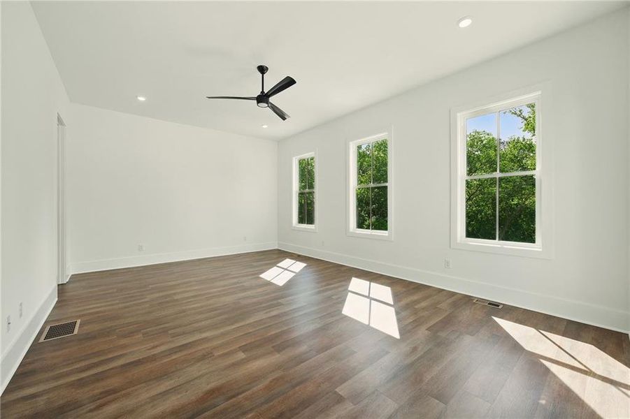 Spacious, unfurnished interior of a new home in , Atlanta (Image 40).
