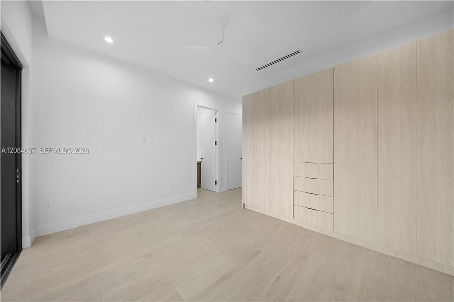 Spacious, unfurnished interior of a new home in , Fort Lauderdale (Image 47).