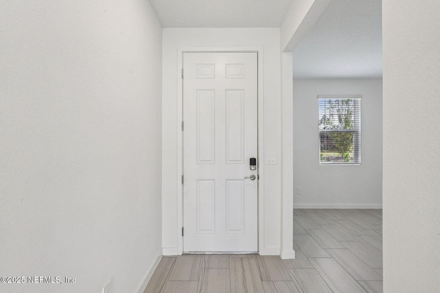 Spacious, unfurnished interior of a new home in Cypress Meadows - Signature Series, Jacksonville (Image 25).