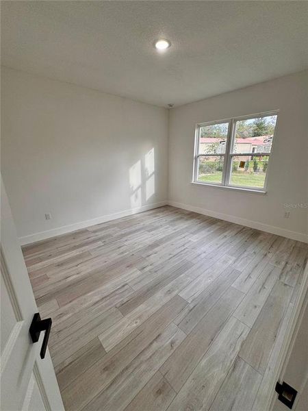Spacious, unfurnished interior of a new home in , Dunnellon (Image 17).