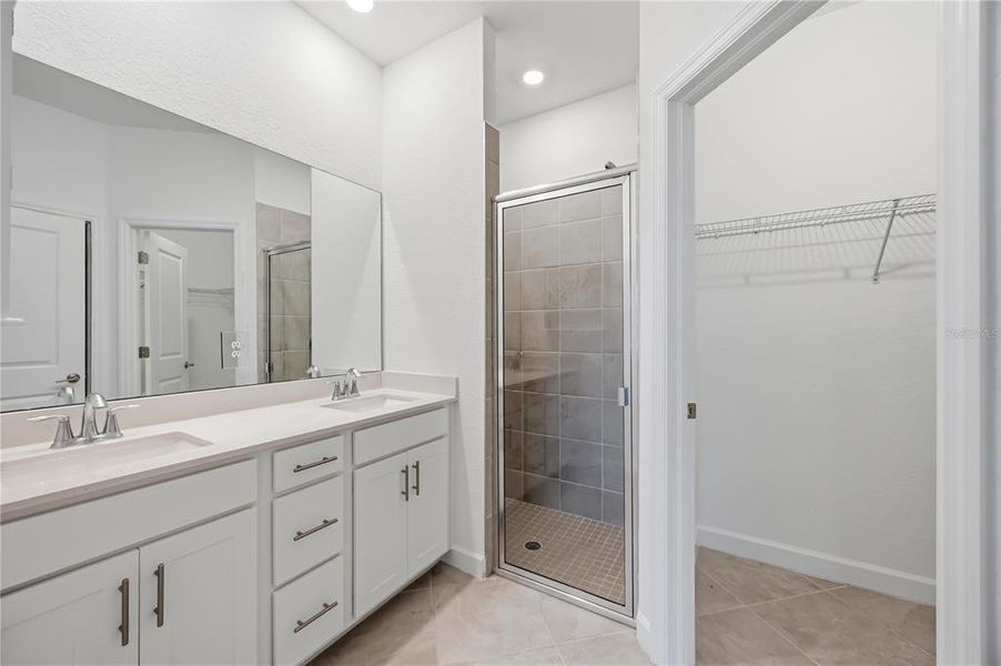Furnished interior view inside a new home in , Englewood (Image 12).