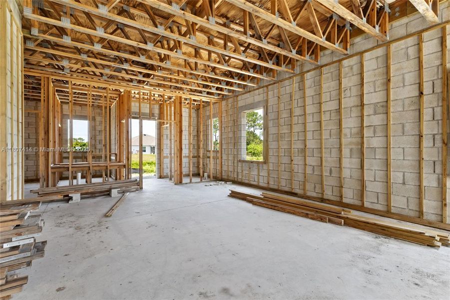 Spacious, unfurnished interior of a new home in , Palm Bay (Image 19).